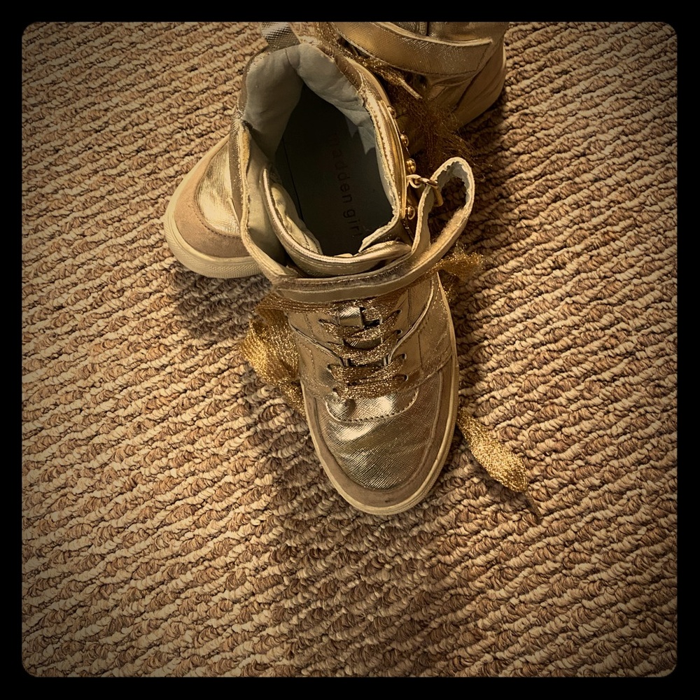 Steve Madden size 6 women’s sneaker  Madden Girl